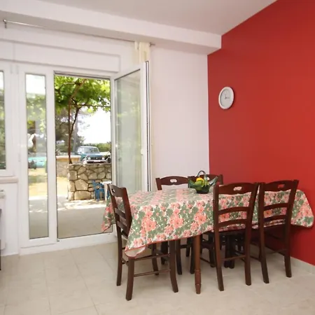 By The Sea Apartment *
